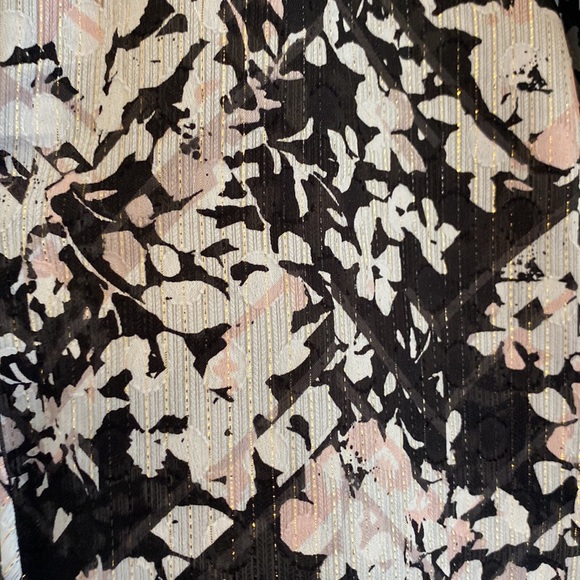 Express Floral Top - Picture 4 of 4